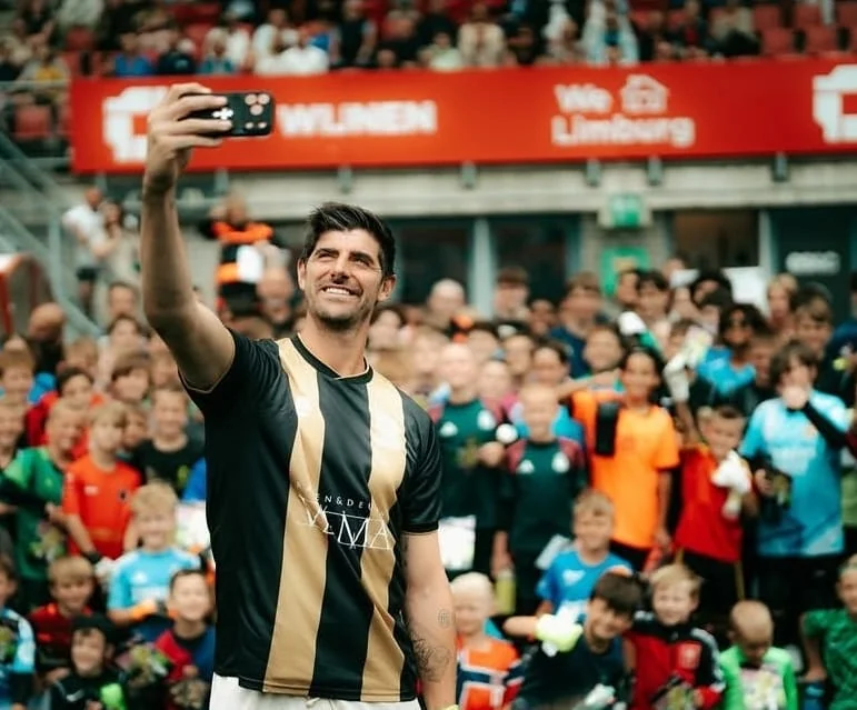 Thibaut Courtois with young goalkeepers at an Elite Sport event